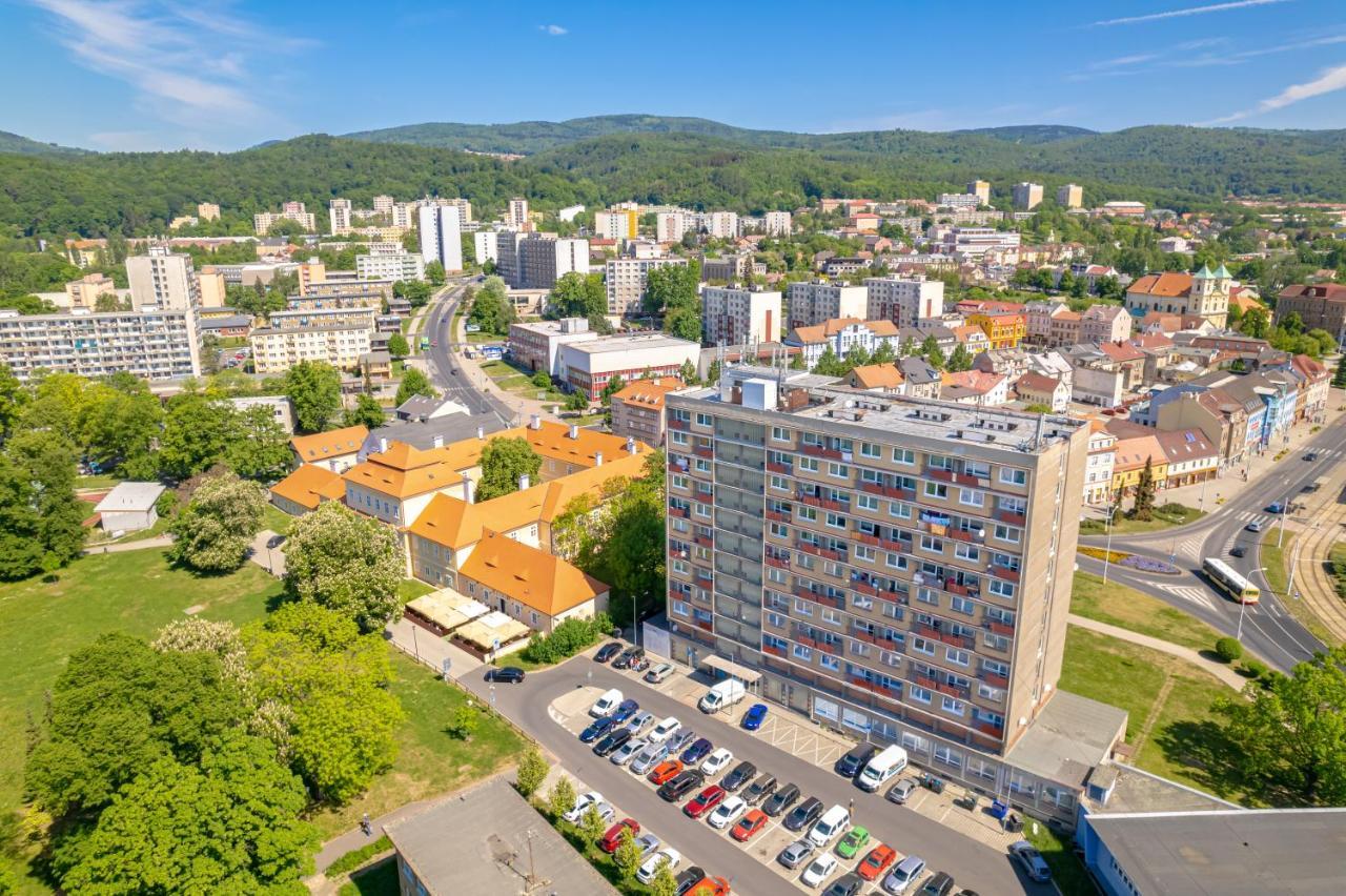 Apartmany A Studia Zamecky Park Litvínov Eksteriør bilde